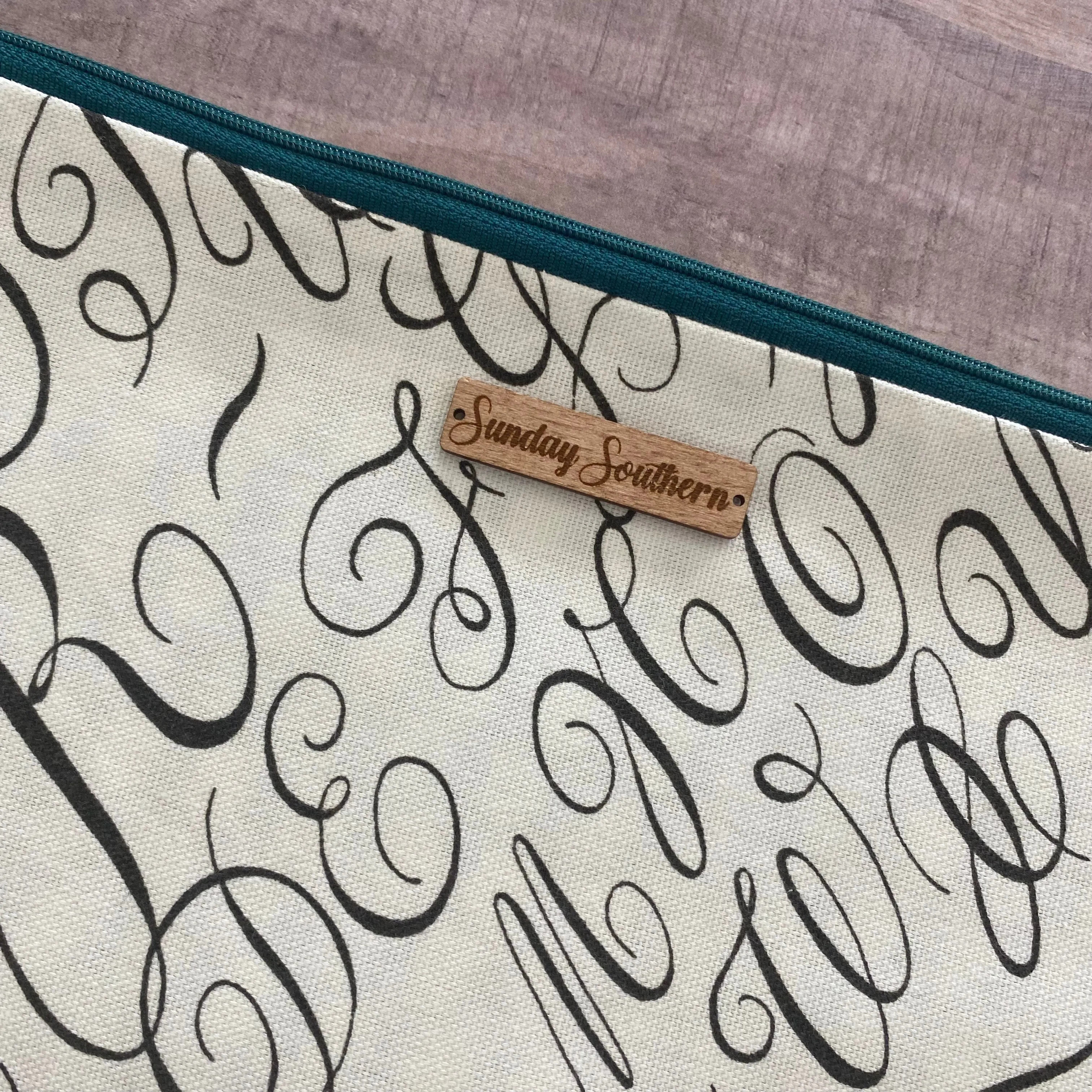 Calligraphy XL Zipper Bag