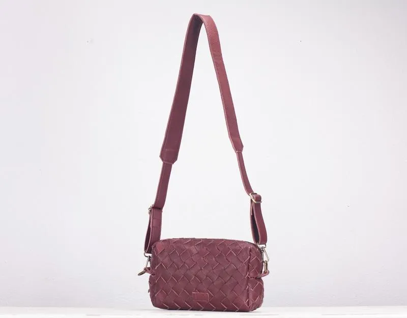 Calliope bag - Handwoven burgundy leather