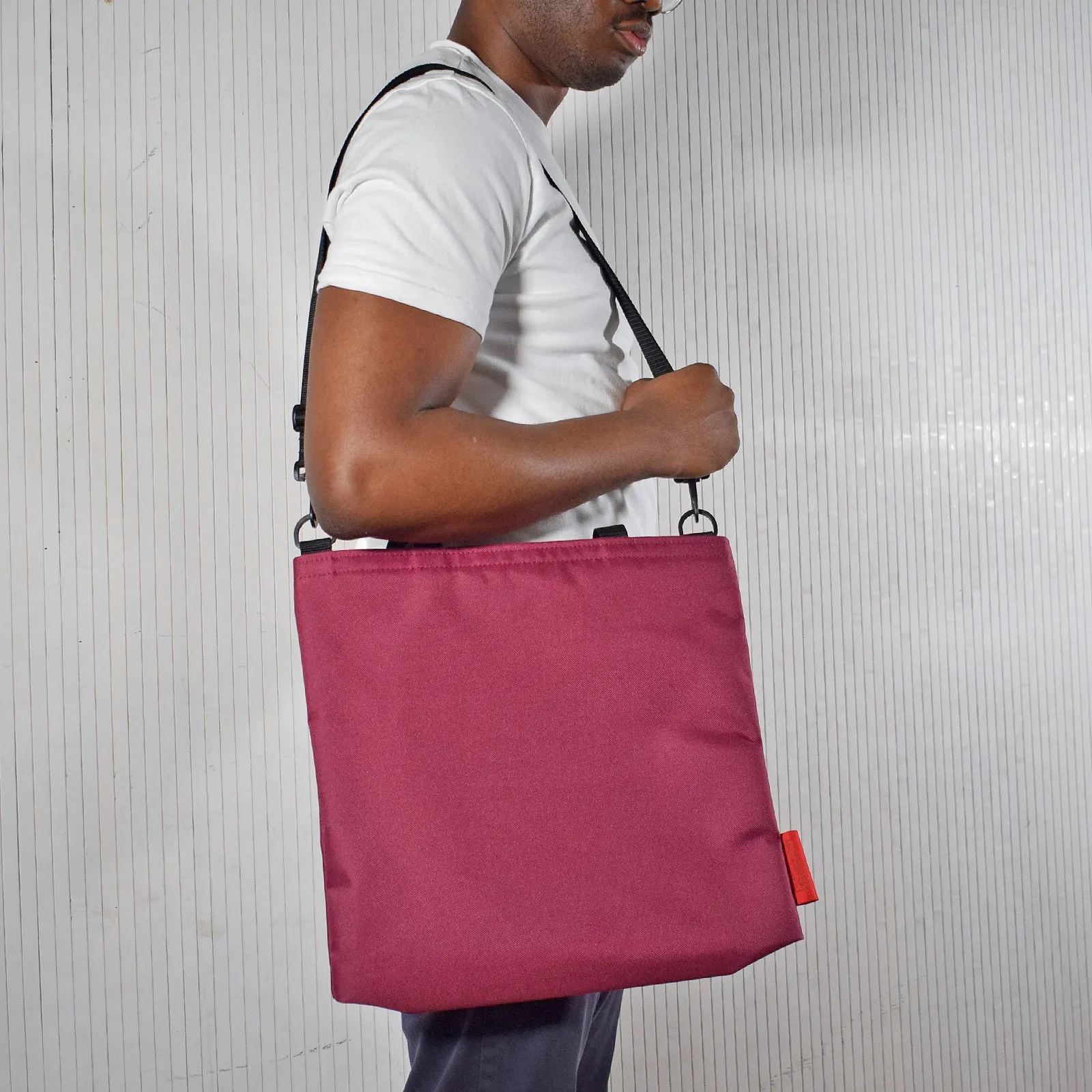 Compact UTILITY Tote Bag | WINE