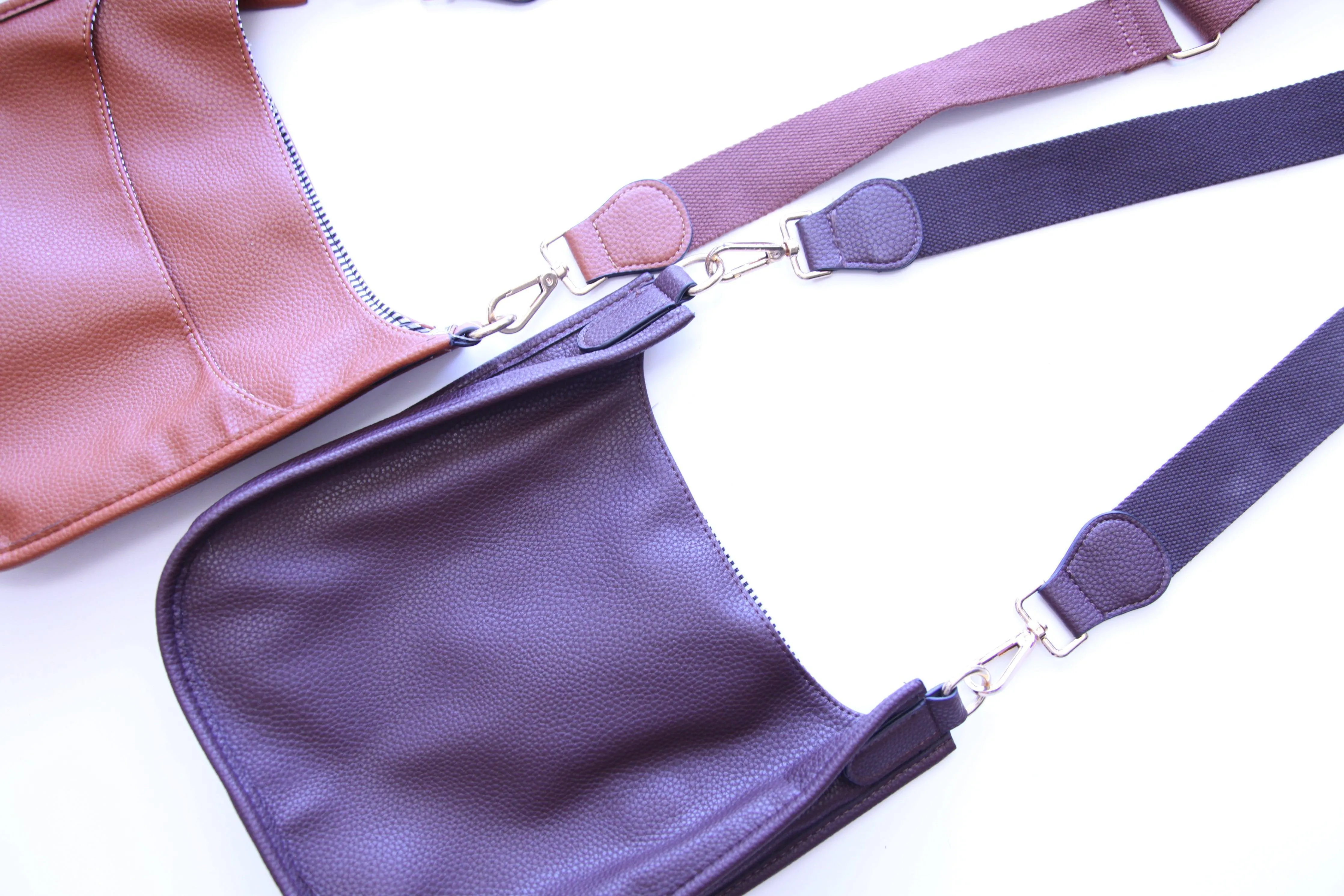 Medium Messenger Bag